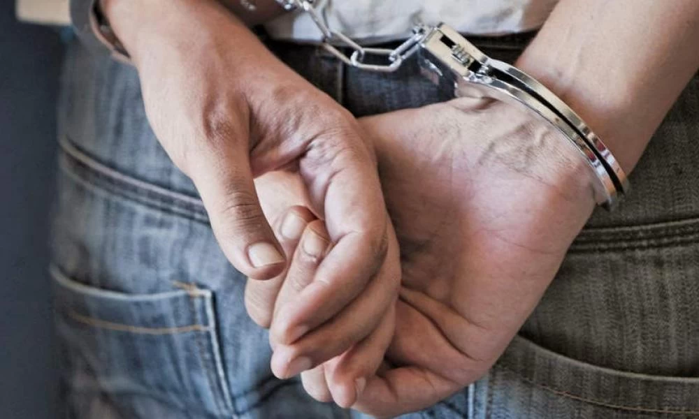 Άρπαζαν και βίαζαν παιδιά – Χειροπέδες σε Καλύμνιο για κύκλωμα παιδεραστίας στις ΗΠΑ (βίντεο)